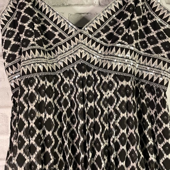 BCBG MaxAria Spaghetti Strap Black White Dress with Sequins Size 12 - Picture 10 of 14